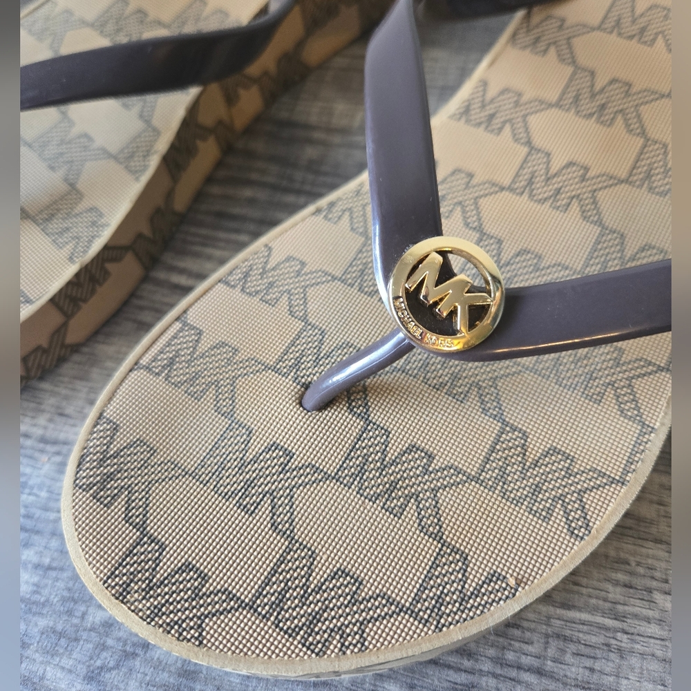 Michael Kors Signature Logo Brown Flip Flops, Women's Size 10 - Picture 3 of 12